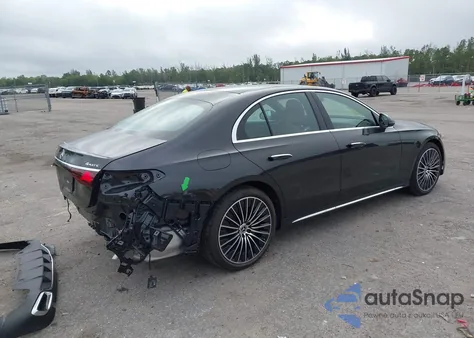 2024 Mercedes-Benz E 350 z USA, uszkodzony, nr VIN W1KLF4HBXRA075777